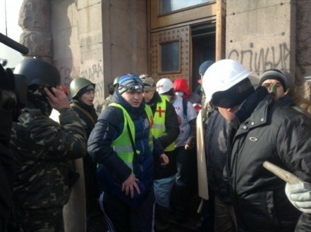 Сегодня на Киевском майдане взорвалась бомба, мужчине оторвало кисть руки