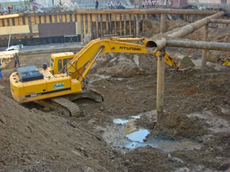 В "новой Москве" трактор повредил газовую трубу