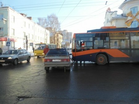 В Москве в аварии с участием троллейбуса пострадал ребенок