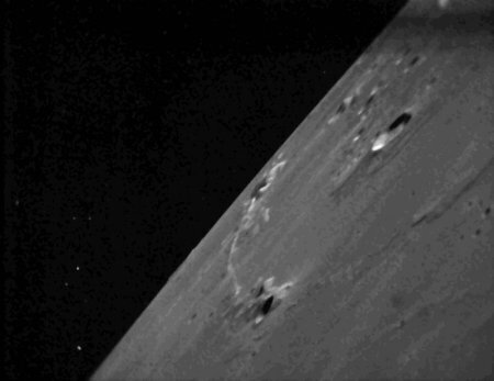 Зонд LADEE представил уникальные снимки Луны