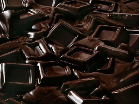 Темный шоколад положительной влияет на человечески организм