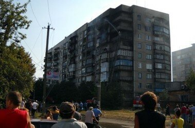 В Омске горит девятиэтажка, есть пострадавшие