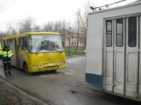 ДТП троллейбуса и автобуса в Екатеринбурге