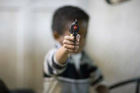В США 6-летний ребенок случайно застрелил женщину из пистолета