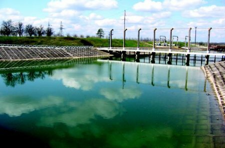 Украина прекратила подачу воды в Крым