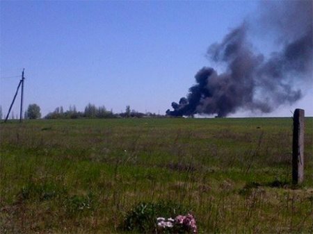 В Краматорске на аэродроме горит вертолет, слышна стрельба