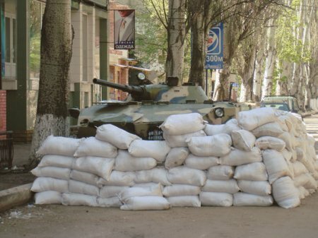 Славянск в окружении и силовики все время сжимают кольцо