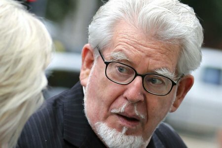 Британский 84-летний ведущий Рольф Харрис осужден за растление несовершеннолетних