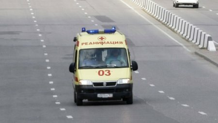 Неустановленный водитель на Ягуаре сбил насмерть женщину на Рублевке