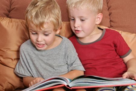 Ученые: раннее чтение положительно влияет на интеллект ребенка