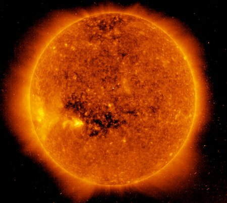 Ученые обеспокоены тем, что с Солнца исчезли темные пятна