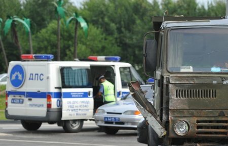 В Москве КАМАЗ врезался в пассажирский автобус, есть пострадавшие