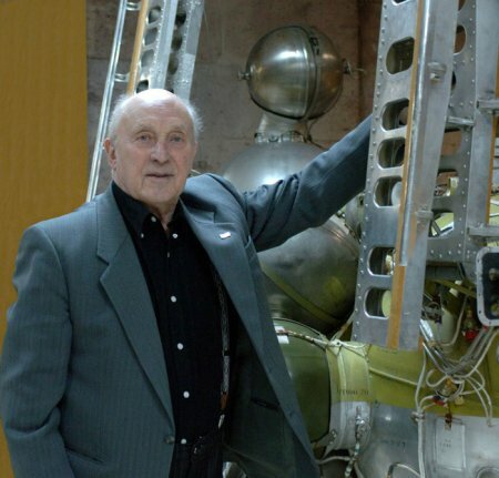 Скоропостижно скончался генконструктор космического корабля "Восток"