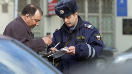 В Москве столкнулись три машины из-за приступа инсульта у одного из водител ...