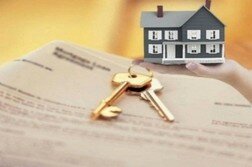 Вдовы погибших на службе сотрудников полиции получили сертификаты на жилье.