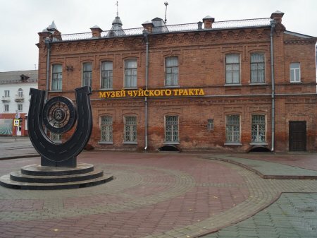 В Бийске загорелся музей Чуйского тракта