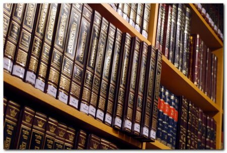 Прокуратура Новосибирска нашла книги, которые находятся в федеральном списке