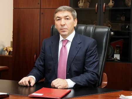 Абдусамад Гамидов награждён золотым ожерельем