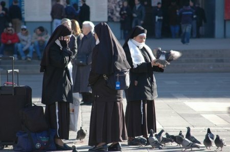 Католическая монахиня-затворница родила ребенка