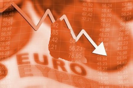 Эксперт: Из-за падения евро повысится спрос на доллар