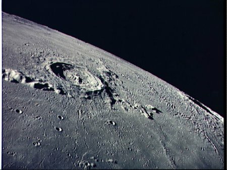 Ученые: На Луне впервые за сто лет открыт новый кратер