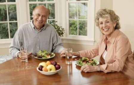 С возрастом люди становятся более доверчивыми и счастливыми – ученые