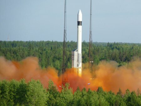 В Плесецке запущена РУ «Рокот» которая вывела на орбиты аппараты «Гонец-М»